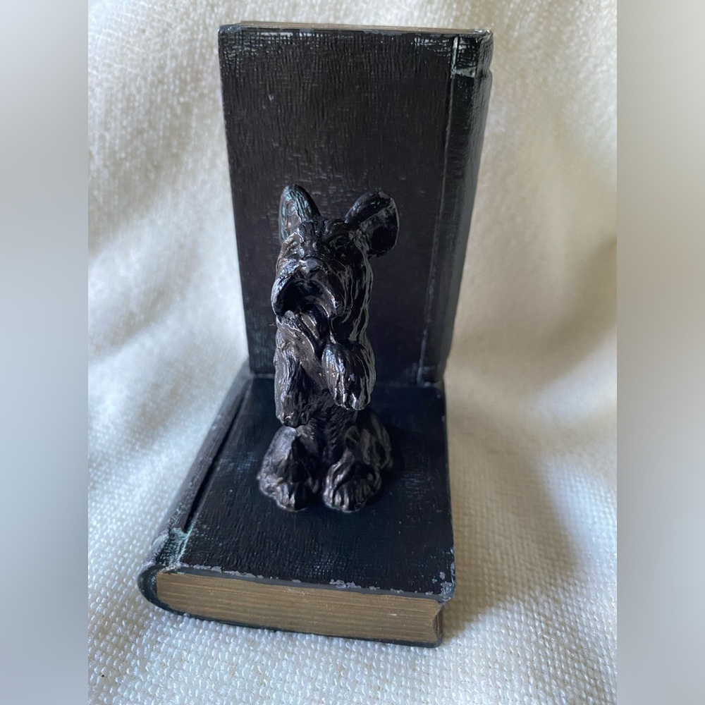 Black Bookend with Dog Sculpture - Home Office Stationery